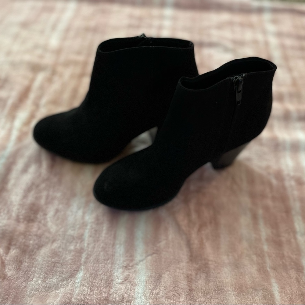 - zip up heel booties used but good condition
